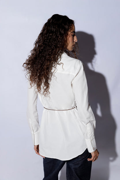 Woman wearing a white cotton shirt